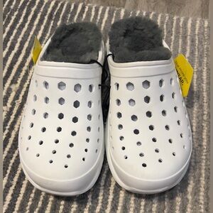 Brand new with tags JoyBees white with gray‎ faux fur size 6